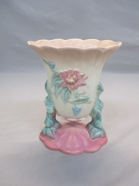 1940's Hull USA W17-7 1/2 "Woodland" Pattern Vase (1 of 10)