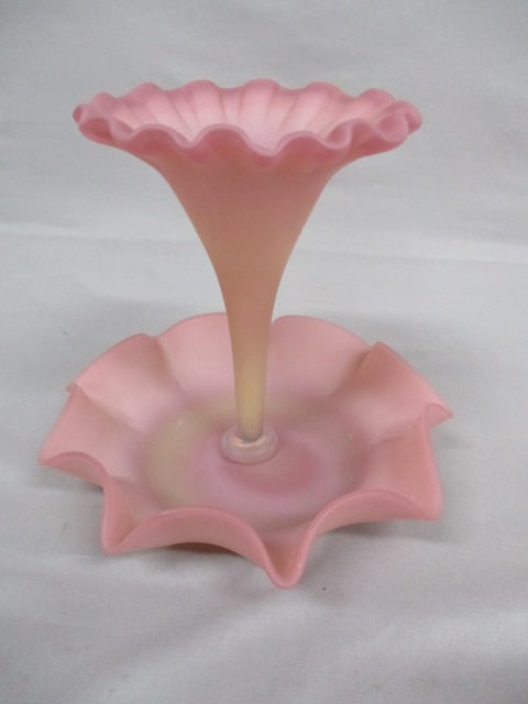 Vintage Fenton Burmese Uranium Center Horn Epergne (1 of 7)