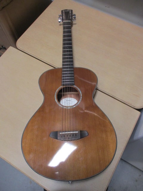 Breedlove Pursuit Concertina E Acoustic Guitar: . 