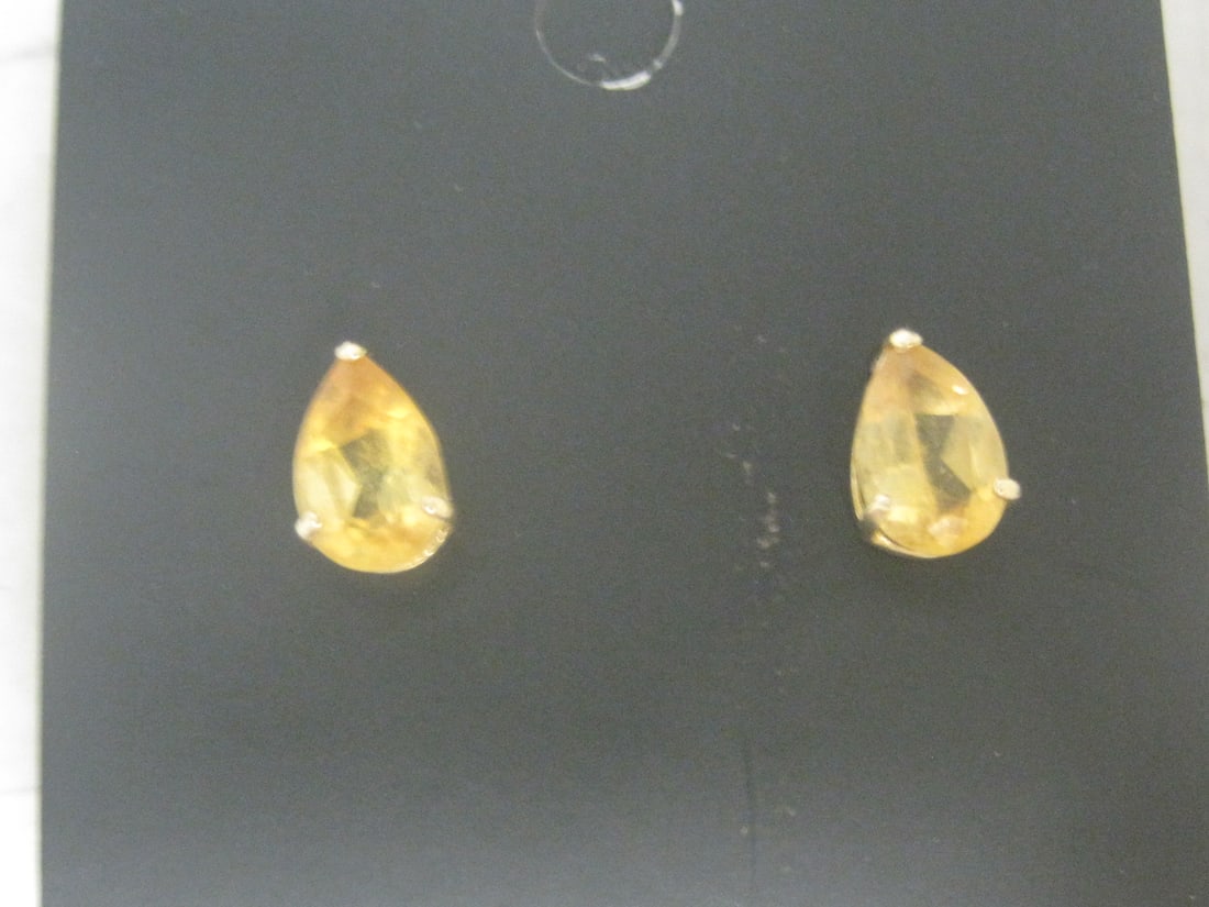 14k Gold Pear-shaped Citrine Earrings: Weighs 1.1 grams 