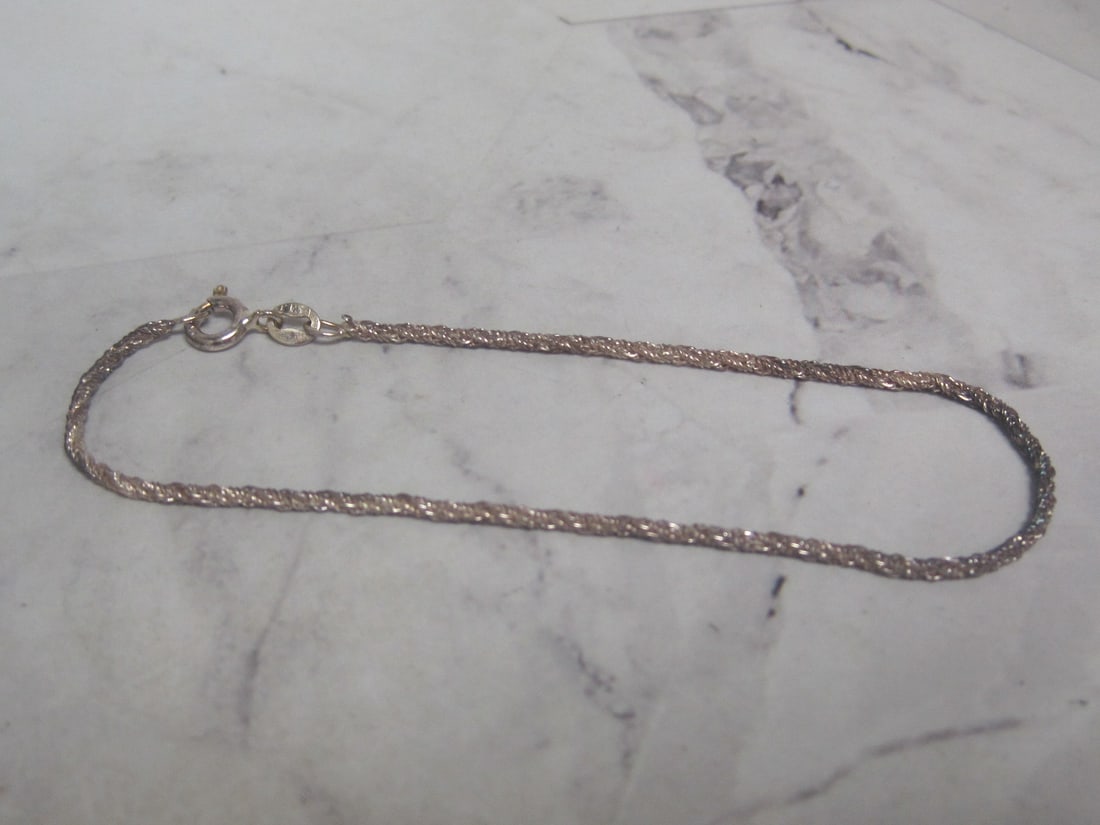 8" Sterling Silver Bracelet: Weighs 1.8 grams 