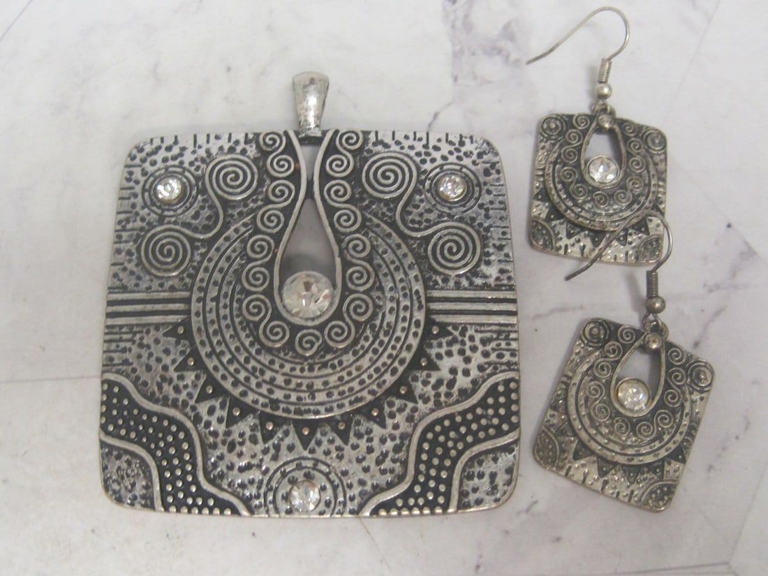 Silvertone Large Square Pendant & Earrings Set: . 