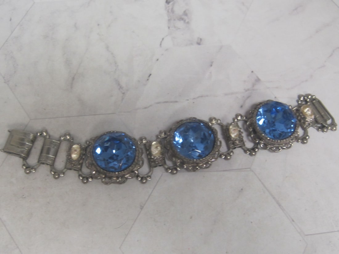 7" Vintage Silvertone Bracelet with Blue Rhinestone (1 of 5)