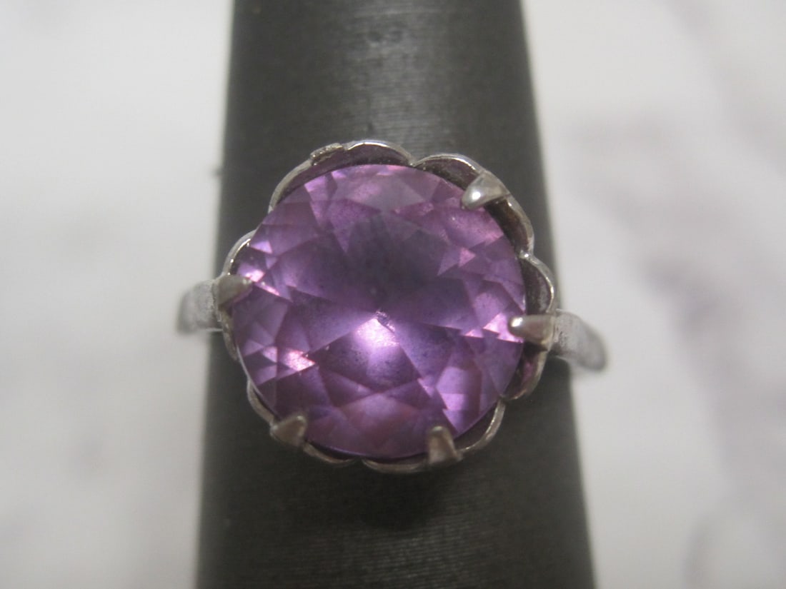 Sterling Silver Antique Ring with Purple Stone: Weighs 3.2 grams, Size 6