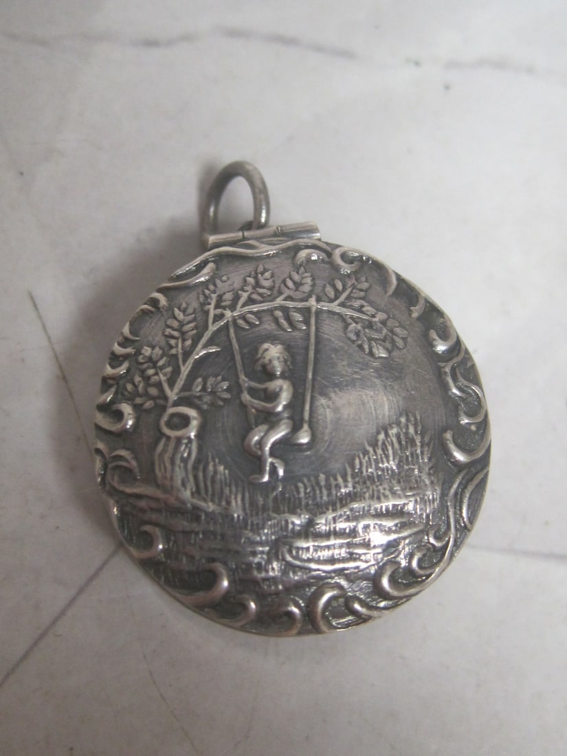 Sterling Silver Pill Box Pendant: Weighs 8.5 grams, Unmarked, Jeweler tested