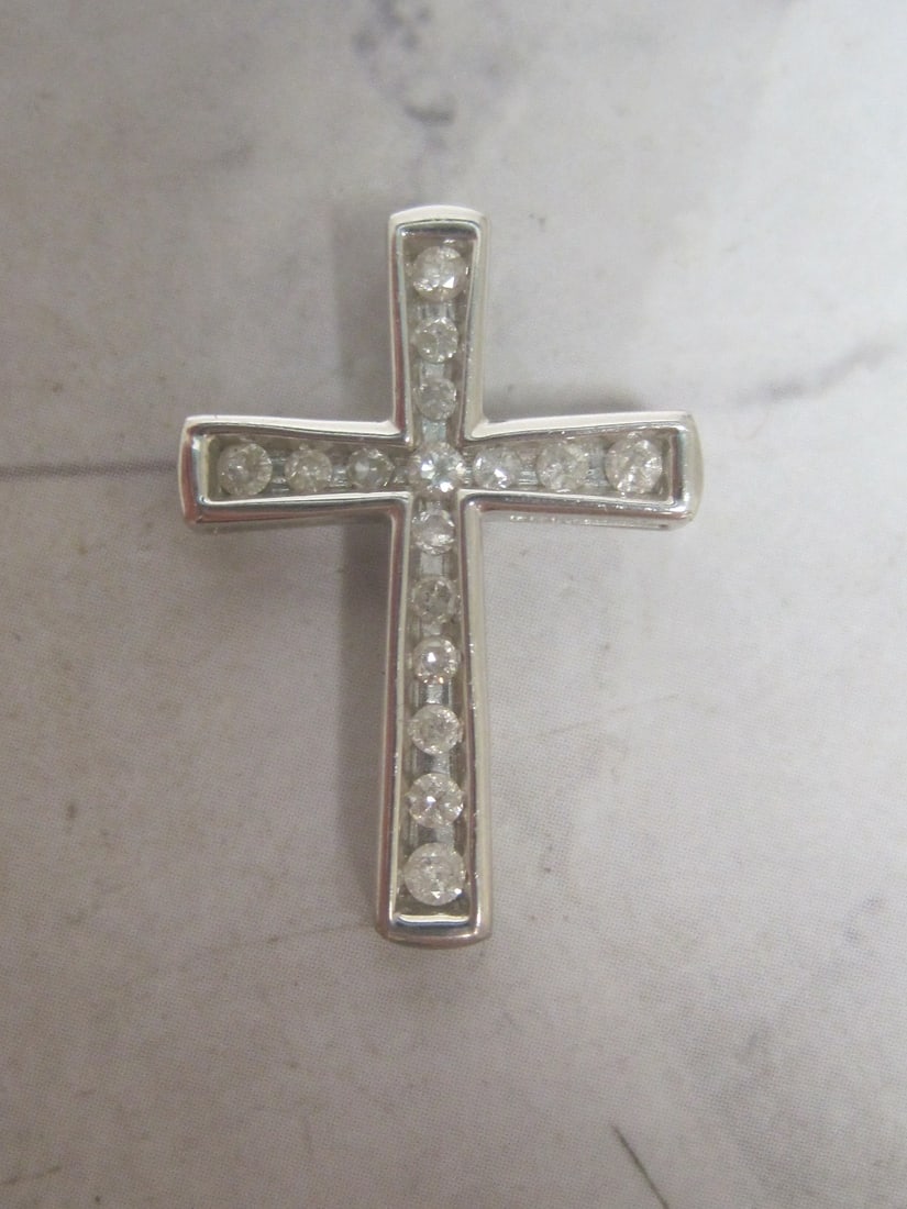 10k White Gold Diamond Cross Pendant: Weighs 1.2 grams