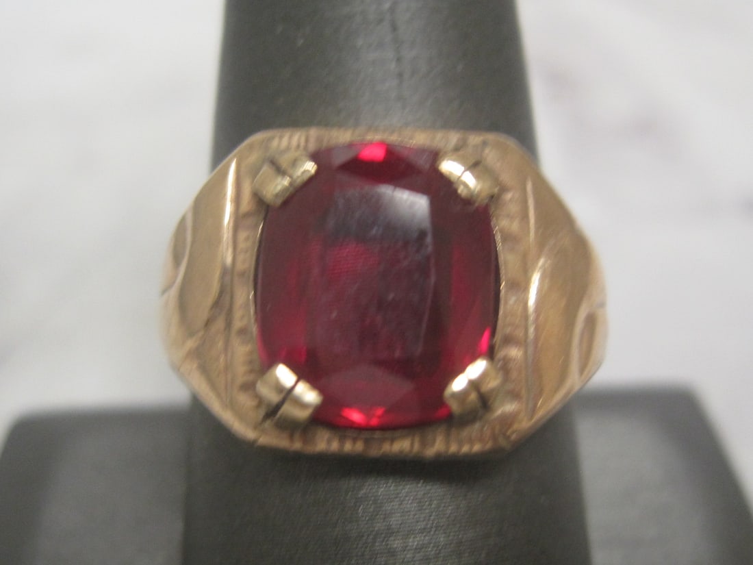 10k Gold Antique Ring with Red Stone (1 of 4)