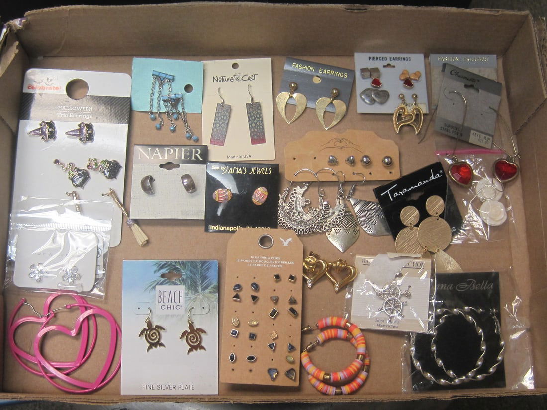 Lot of Earrings (1 of 5)