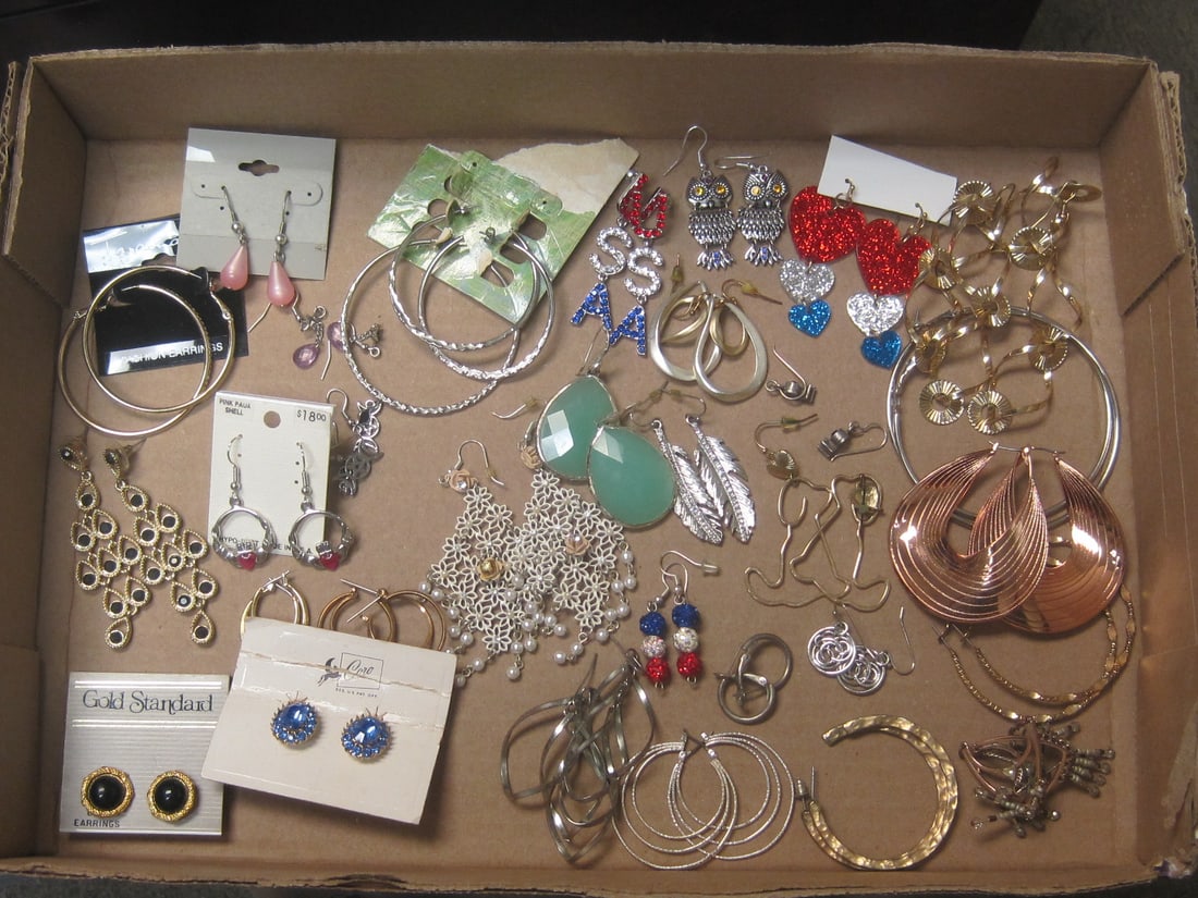 Lot of Earrings (1 of 6)