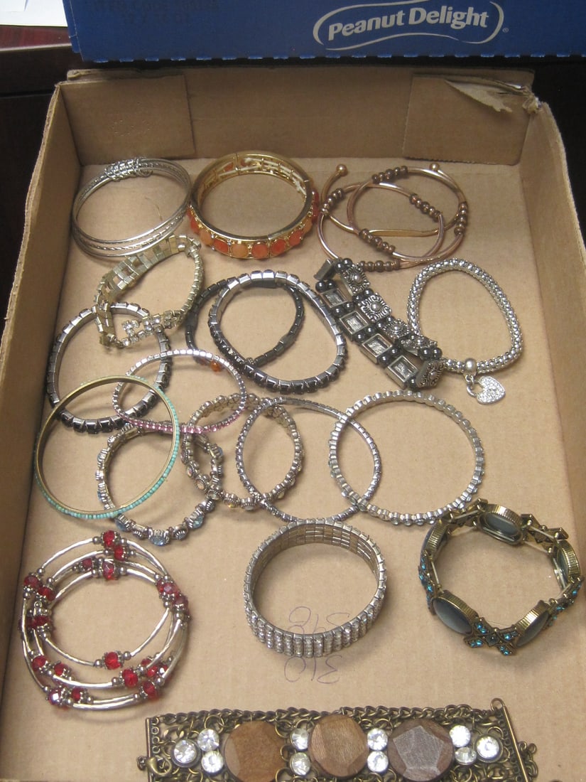 Lot of Bracelets (1 of 6)
