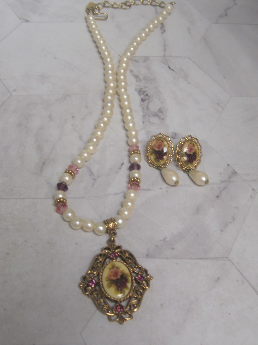 1928 Necklace & Pierced Earrings Set: . 