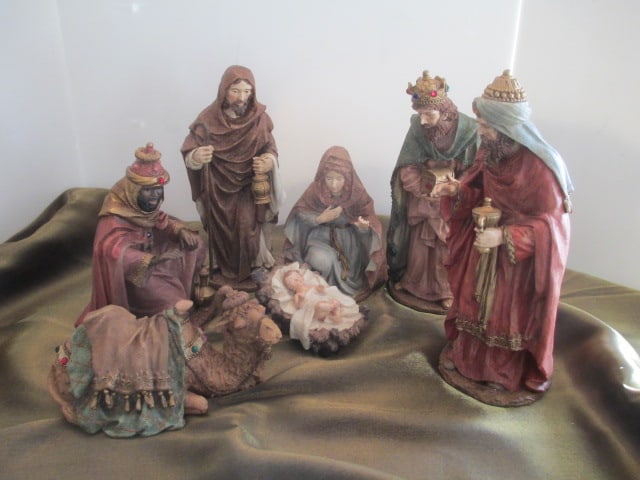 Handpainted 7 Piece Nativity Set with Gem Accents in Original Box: . 