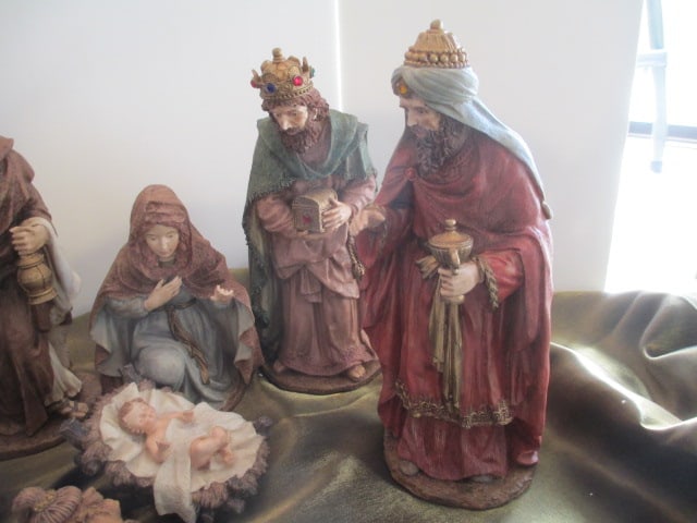 Handpainted 7 Piece Nativity Set with Gem Accents in Original Box - 2