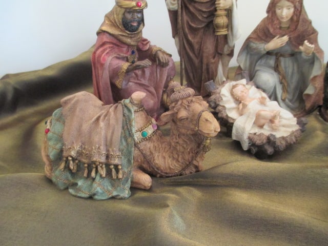 Handpainted 7 Piece Nativity Set with Gem Accents in Original Box - 5