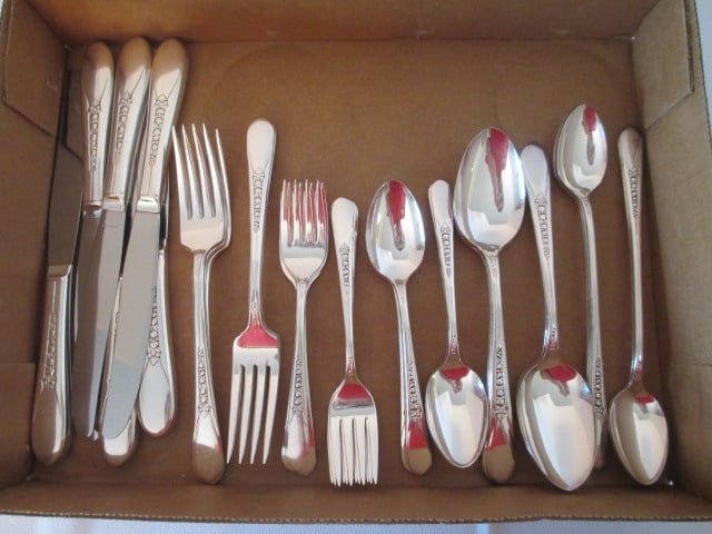 36 Pieces of Wm Rogers "Original Rogers" Flatware: 6 piece place setting for 6-9" knives, 7 1/2" forks, 6" forks, 6 1/8" teaspoons, 7 3/8" table spoons, 7 3/4" long handle iced tea spoons 
