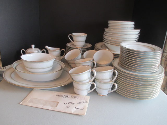 87 Pieces of Noritake "Eugenia" Fine China and Serving Pieces (1 of 20)