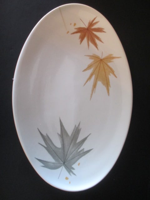 Midcentury Informal Iroquois a Ben Seibel Design Pottery Platter: 15 1/2" long, has tight hairline crack visible on top can barely see on backside 