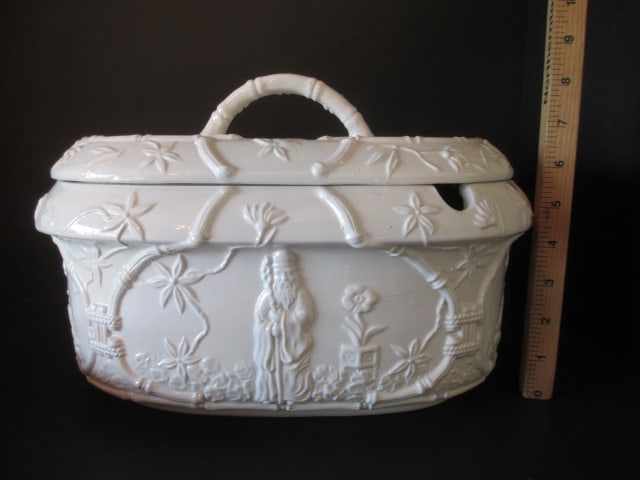 Italian Pottery Chinoiserie Elder and Bamboo Design Tureen with Underplate - 12