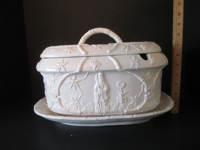 Italian Pottery Chinoiserie Elder and Bamboo Design Tureen with Underplate - 13