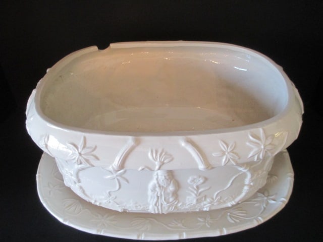 Italian Pottery Chinoiserie Elder and Bamboo Design Tureen with Underplate - 4