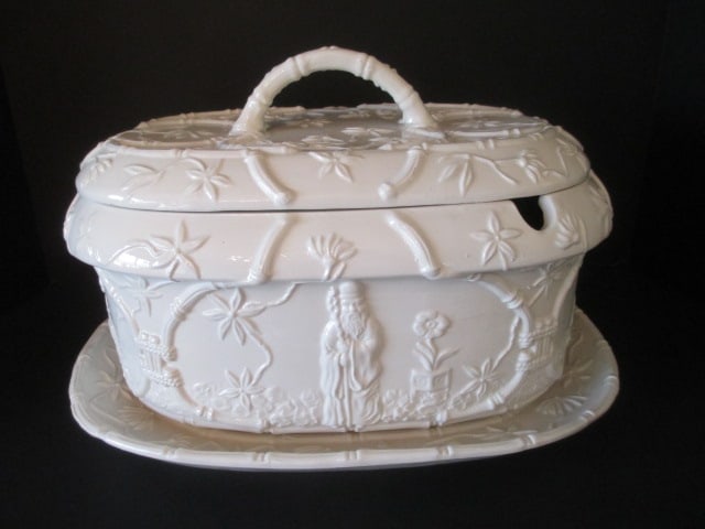 Italian Pottery Chinoiserie Elder and Bamboo Design Tureen with Underplate - 6