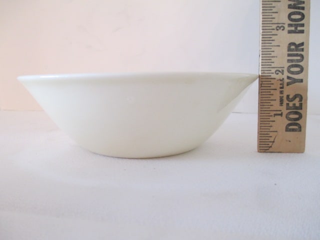 Royal Doulton Bunnykins "Storytime" Figurine and Toddler Cup and Bowl Set - 10