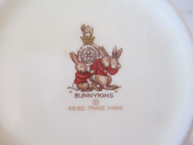 Royal Doulton Bunnykins "Storytime" Figurine and Toddler Cup and Bowl Set - 8