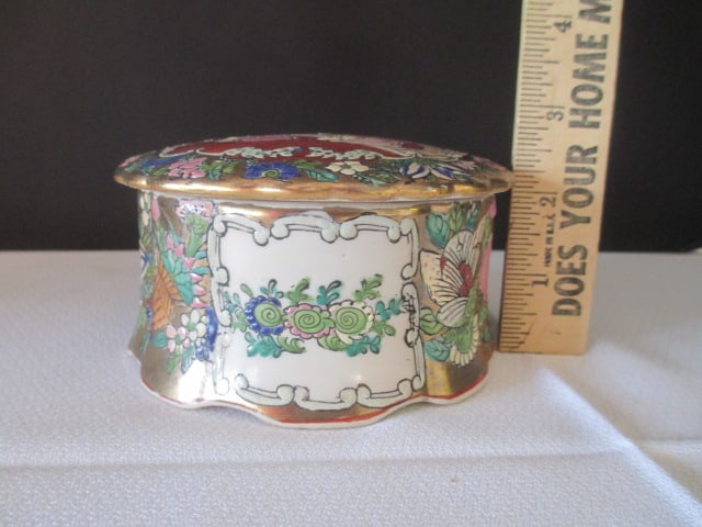 Chinese Porcelain Trinket Box, Plate, Cachepot and Abacus Paperweight - 9