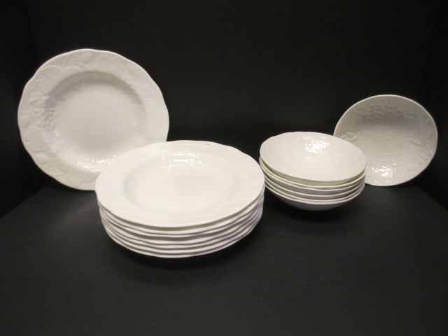 Wedgwood "Strawberry and Vine" Bone China Bowls: (8)9" flat rim bowls, (7)6 1/4" bowls