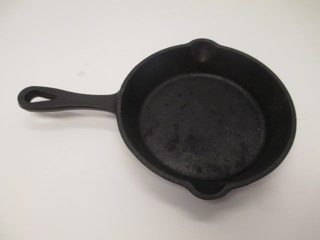 6 1/2" Cast Iron Skillet (1 of 4)