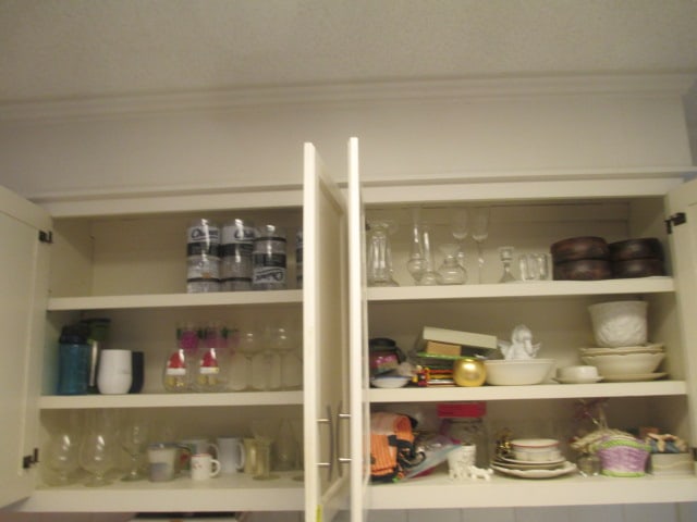 Contents of (2)Wall Cabinets, (2)Base Cabinets and (1)Drawer (1 of 20)