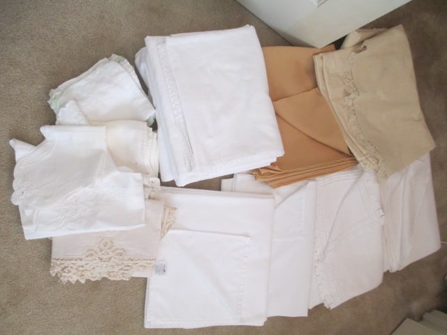 Grouping of Nice Table Cloths, Dollies and Napkins: Most rectangular, See pictures, Local Pickup Only 