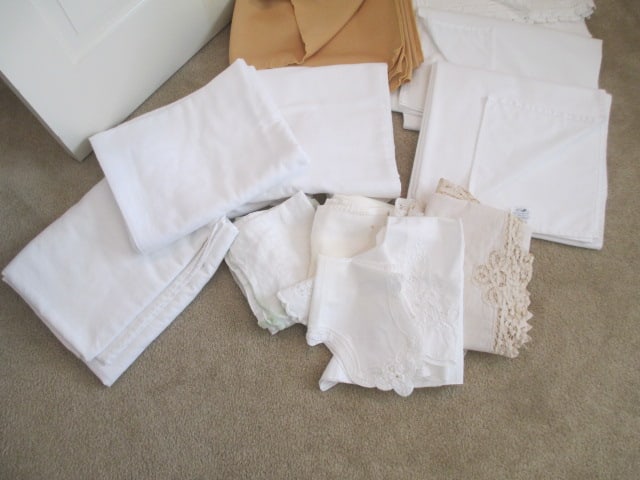 Grouping of Nice Table Cloths, Dollies and Napkins - 3