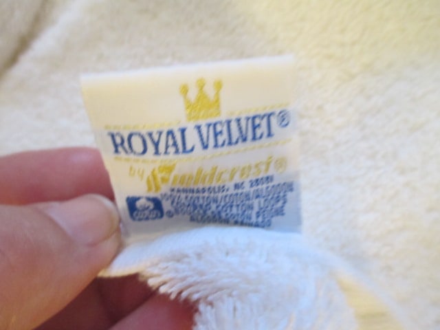 Grouping of Nice Cream Color Bath Towels, Hand Towels and Wash Clothes - 7