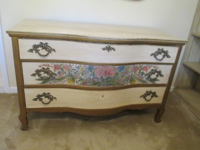 Handpainted Victorian Bowfront 3 Drawer Dresser/Chest (1 of 14)