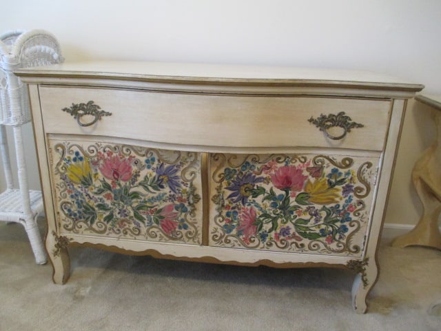 Handpainted Victorian Bowfront 3 Drawer Dresser/Chest (1 of 15)