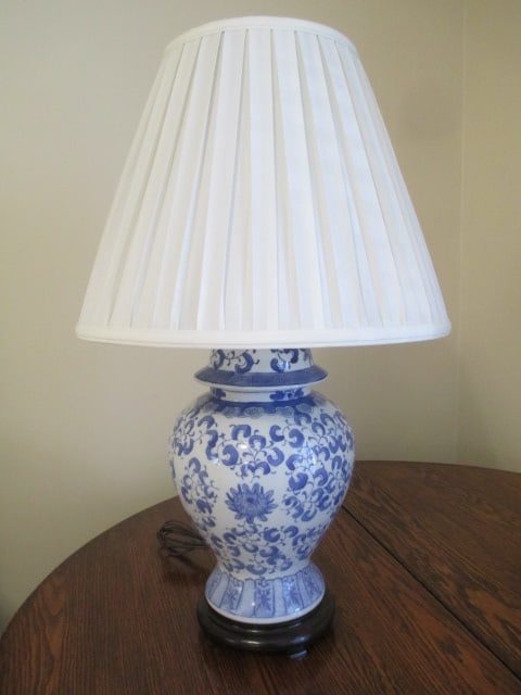 Blue and White Ceramic Ginger Jar Table Lamp (1 of 5)