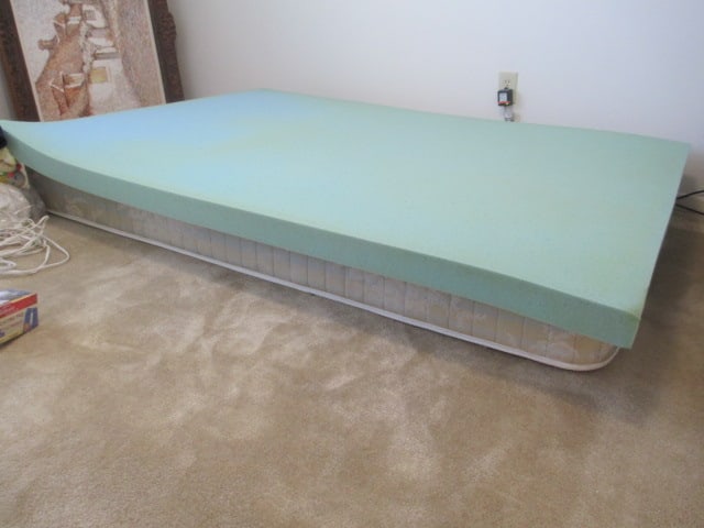 Like New Full Size 3" Thick Memory Foam Mattress Topper: Local Pickup Only