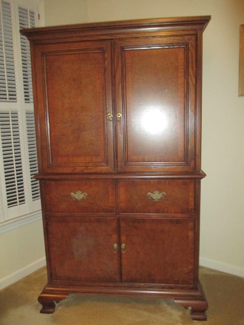Mahogany and Burlwood Media Cabinet (1 of 10)
