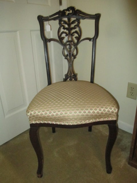 Elegant Chippendale Style Pierced and Carved Back with Upholstered Seat: 18"w, cabriole legs, Local Pickup Only 