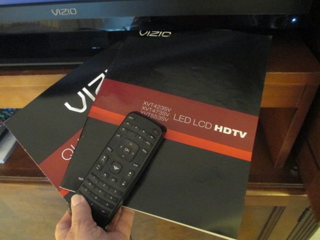 Vizio 32" LED LCD HDTV with Remote - 3