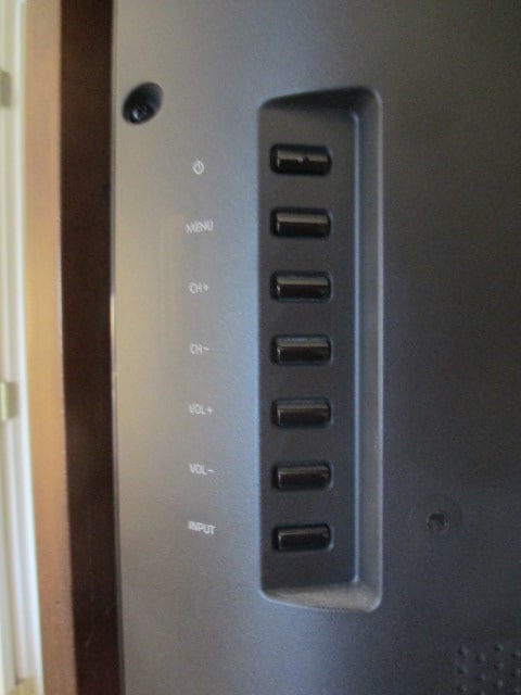 Vizio 32" LED LCD HDTV with Remote - 6