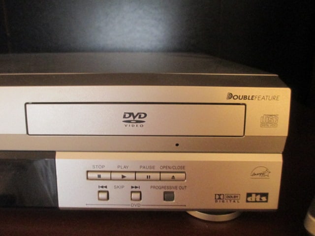Panasonic PV-D4743S VHS/DVD Combination Player with Remote - 3