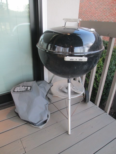 Weber Charcoal Go-Anywhere Grill with Cover: Has owner's manual, well taken care of, Local Pickup Only 