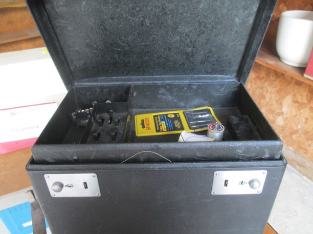 Vintage Singer Featherweight Electric Portable Sewing Machine and Folding - 12