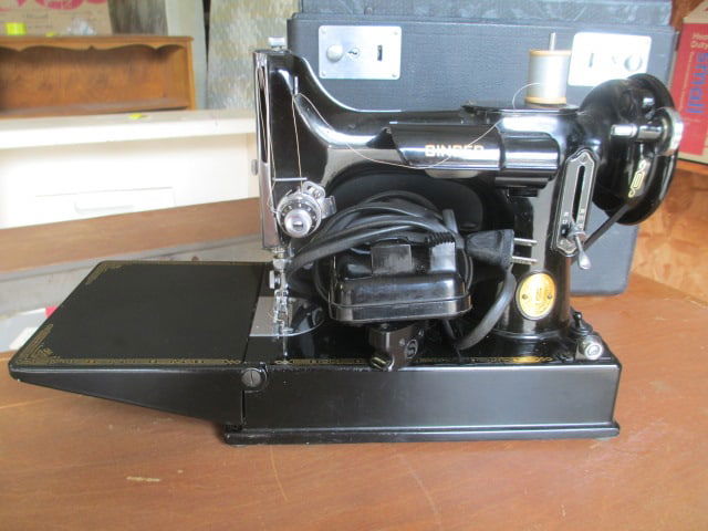 Vintage Singer Featherweight Electric Portable Sewing Machine and Folding - 2