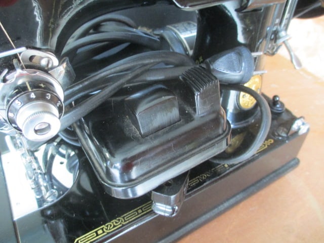 Vintage Singer Featherweight Electric Portable Sewing Machine and Folding - 9