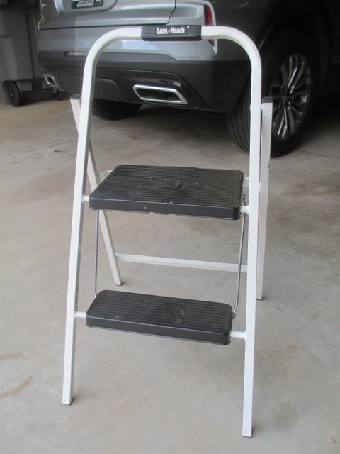Gorilla Ladders Easy-Reach Model HSP-2HD Folding Step Stool (1 of 5)