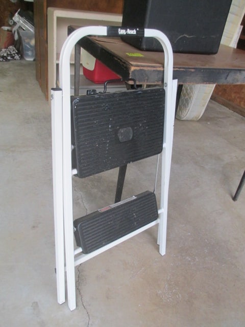 Gorilla Ladders Easy-Reach Model HSP-2HD Folding Step Stool - 4