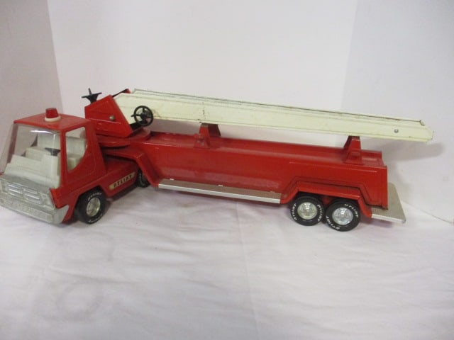 Vintage Nylint Metal Ladder Fire Truck: 29 1/2", missing ladder, some nicks and wear 